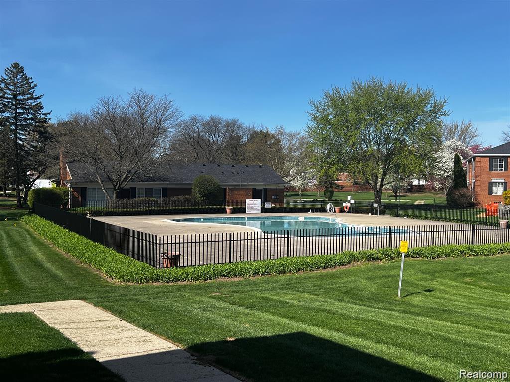 755 E Fox Hills Drive, Bloomfield Hills, MI 48304 — Photo 33