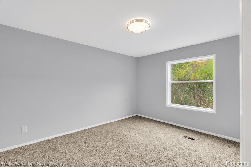 8067 Lambs Road, Wales, MI — Photo 33