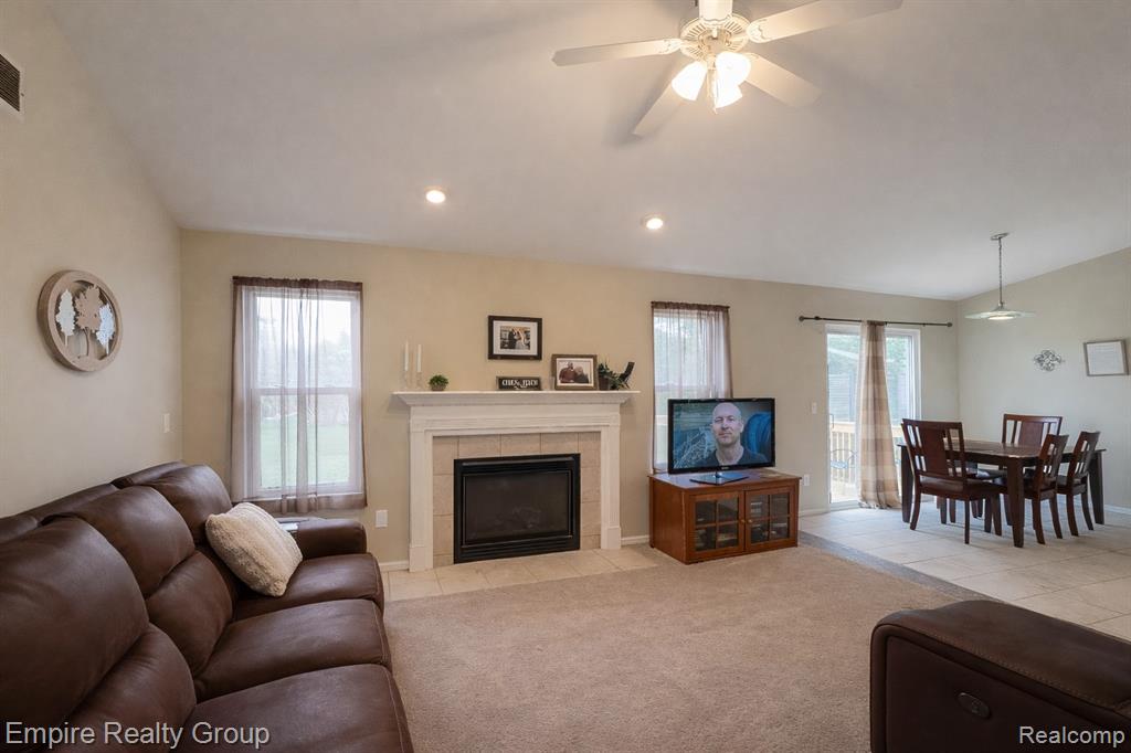 12330 Hickory E, Utica, MI 48315 — Photo 6