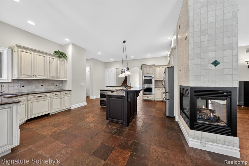 900 Hill Hollow Lane, Milford, MI 48381 — Photo 8
