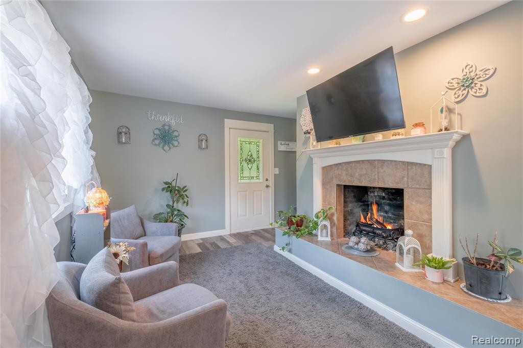 11010 Hegel Road, Goodrich Vlg, MI — Photo 12