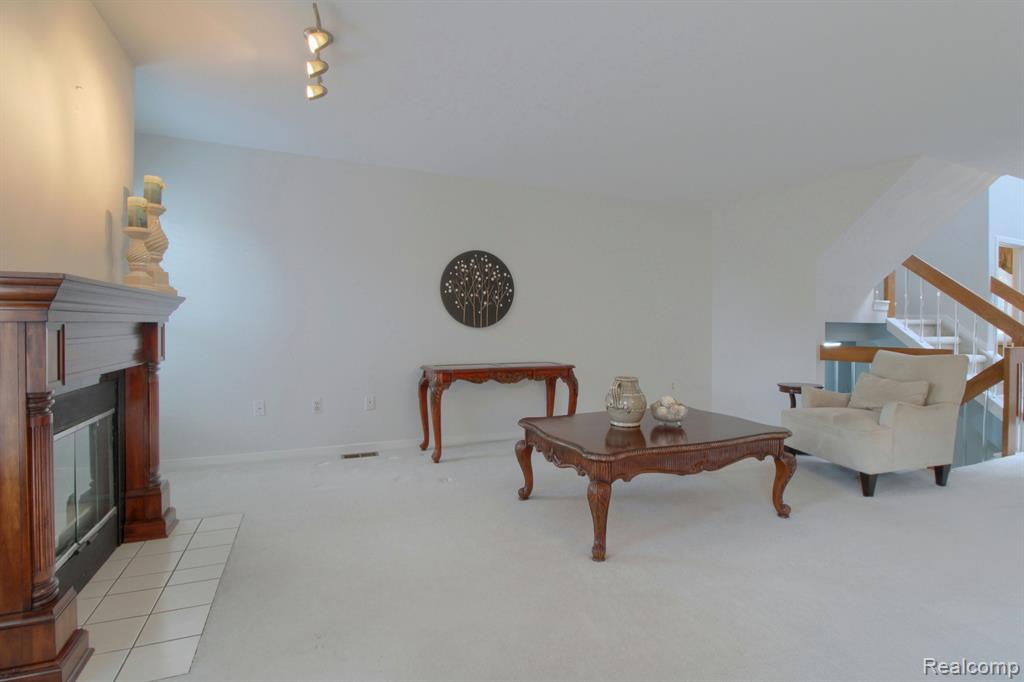 9362 EASTWIND Drive, Livonia, MI 48150 — Photo 12