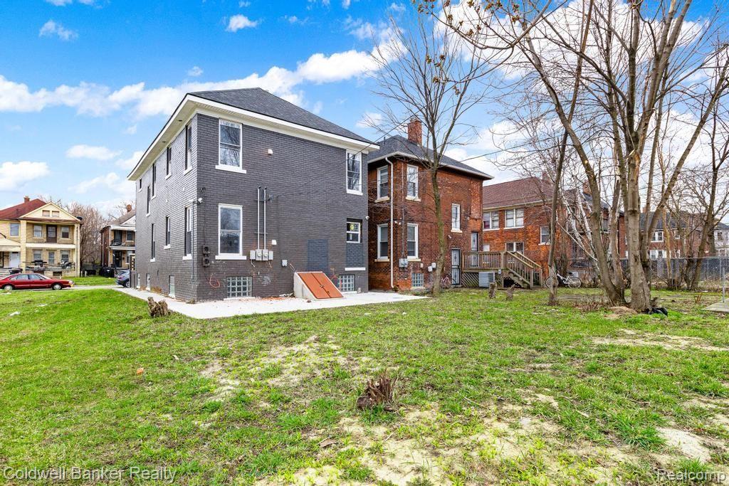 639 BELMONT Street, Detroit, MI 48202 — Photo 13