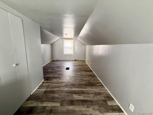 18808 Kingsville Street, Harper Woods, MI 48225 — Photo 16