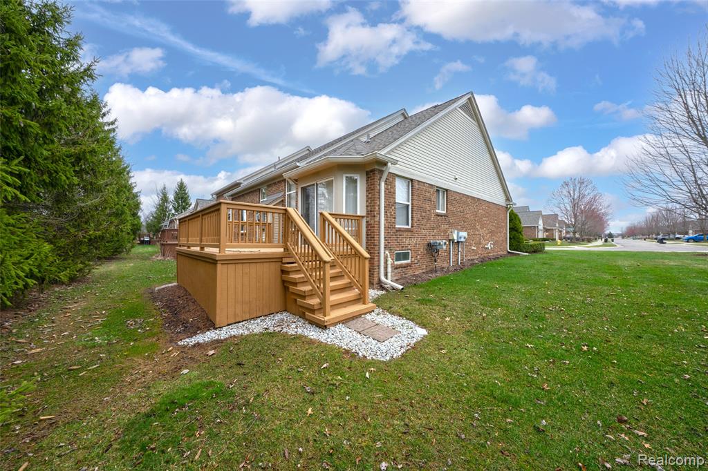 45467 Coachfort Drive, Macomb, MI 48044 — Photo 24