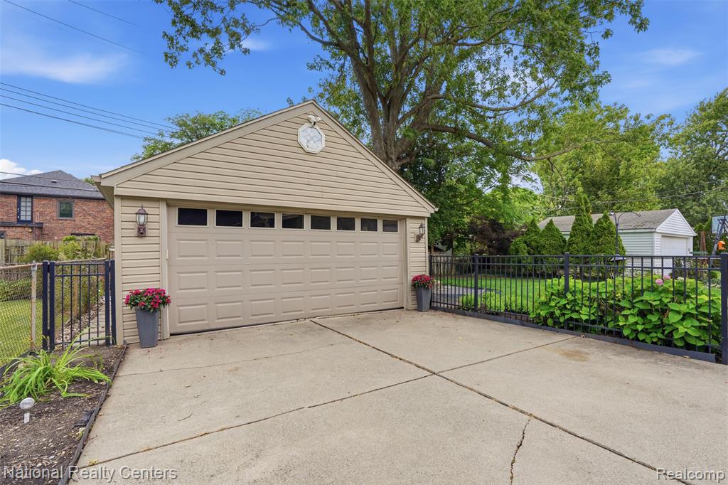 169 McKinley Avenue, Grosse Pointe Farms, MI 48236 — Photo 43