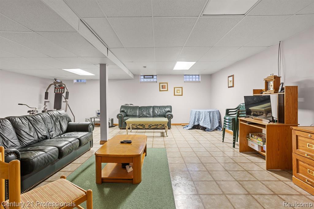 7594 Woodside Place, Waterford, MI 48327 — Photo 31
