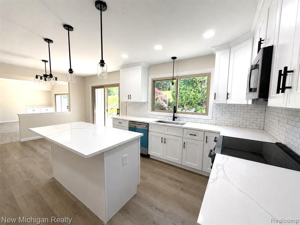 650 Deerfield Court, Rochester Hills, MI 48309 — Photo 4