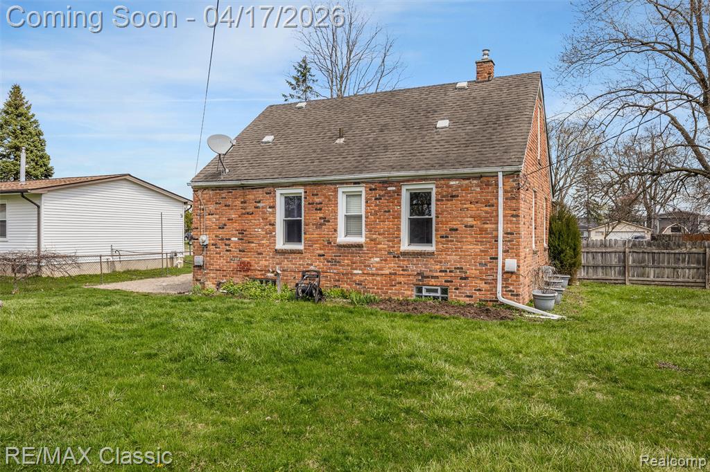 22481 Springbrook Avenue, Farmington, MI 48336 — Photo 29