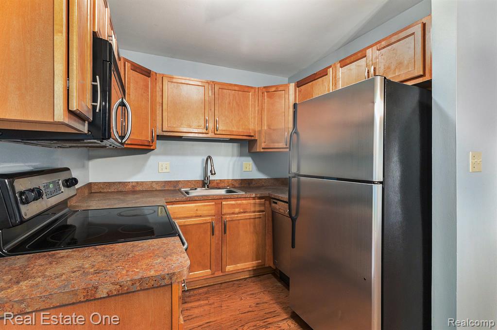 2420 Parmenter Boulevard, Royal Oak, MI, 48073