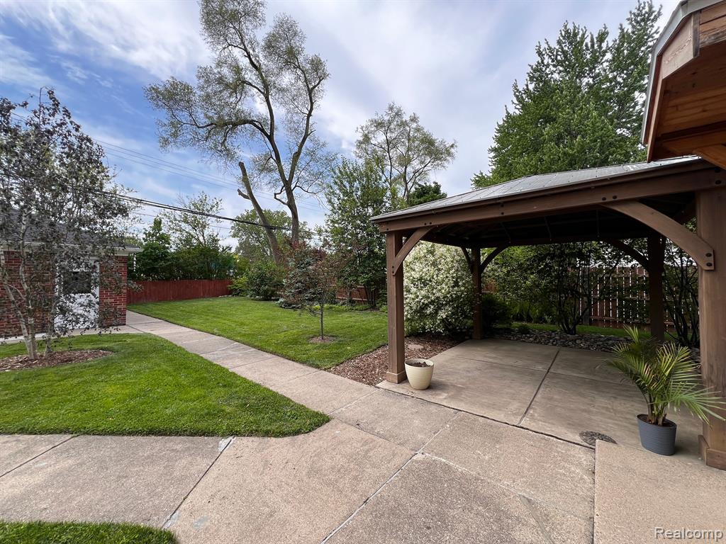 8488 HARDING, Center Line, MI 48015 — Photo 8