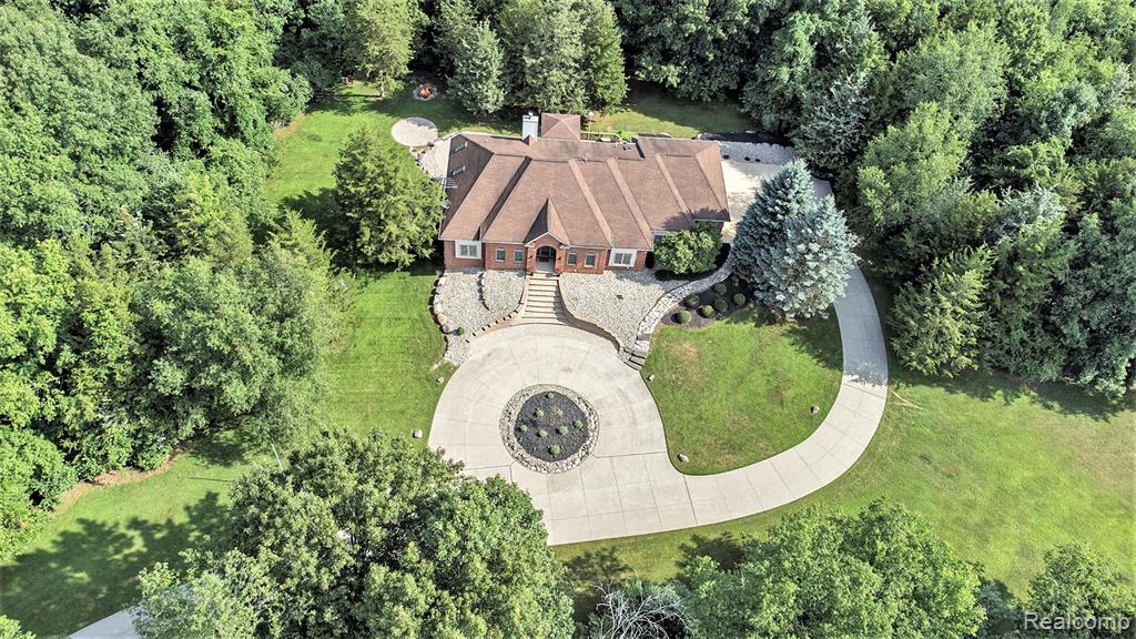 6439 Cohoctah Road, Fenton, MI 48430 — Photo 41
