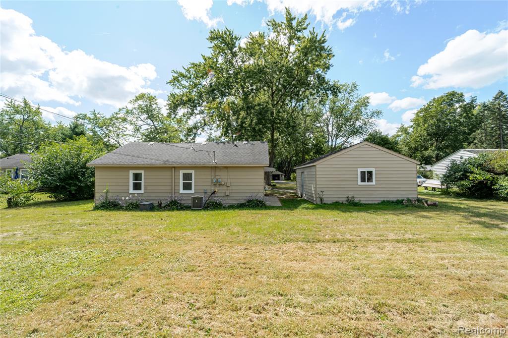 6194 Wilson Drive, Waterford, MI 48329 — Photo 28