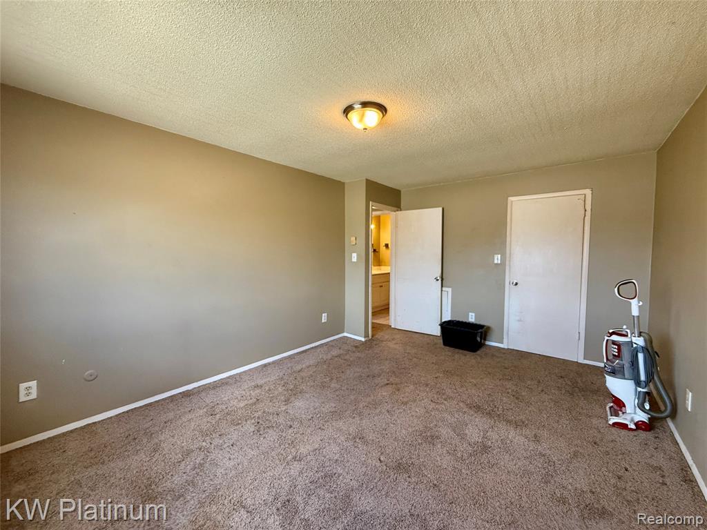 8214 24 Mile Road, Utica, MI 48316 — Photo 12