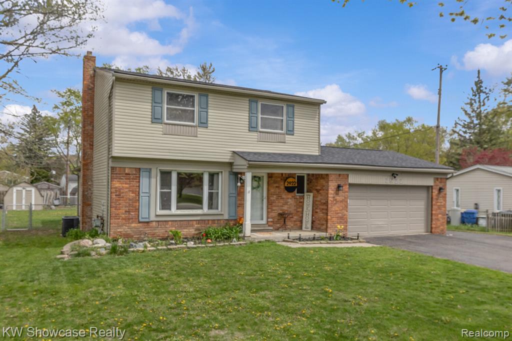 2922 Airport Road, Waterford, MI 48329 — front exterior