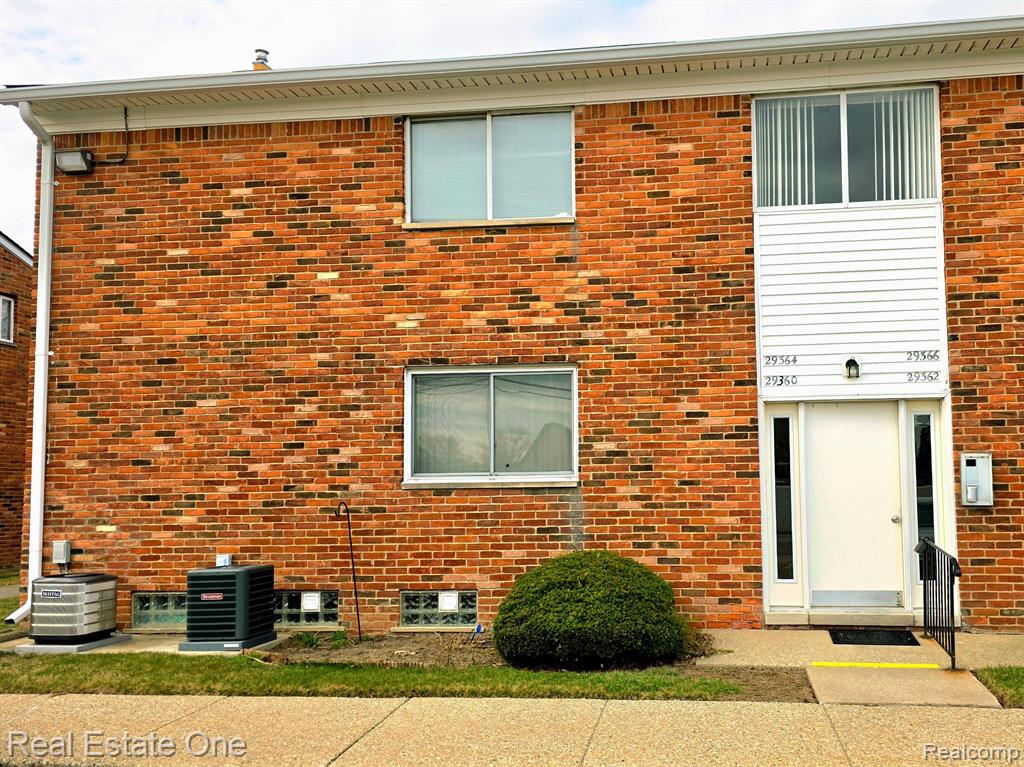 29364 HOOVER Road, Warren, MI 48093 — Photo 25