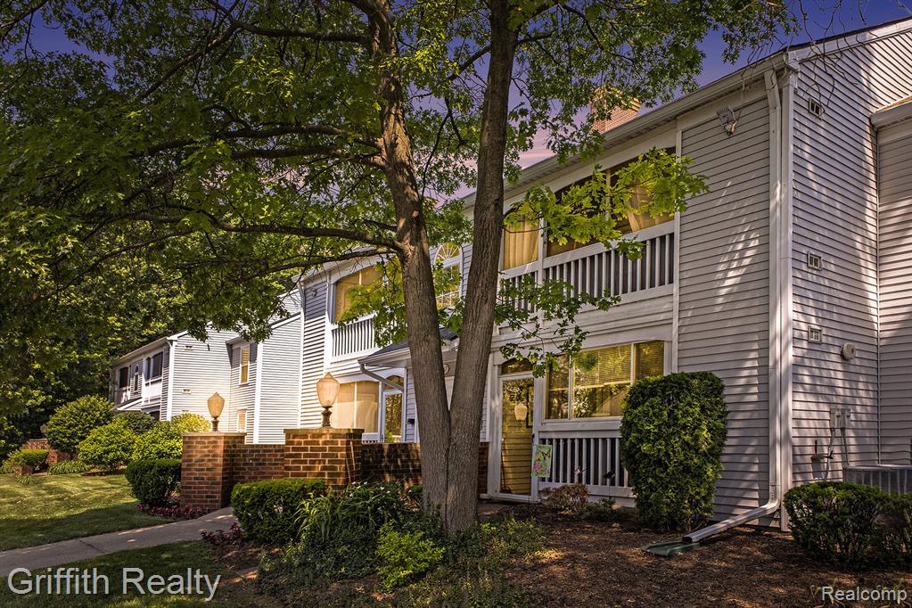 1217 Curzon Court, 203, Howell, MI 48843 — Photo 16