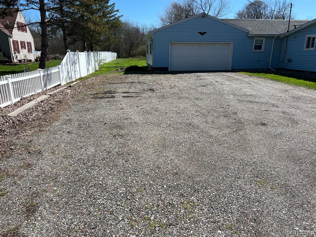 5456 N ELMS Road, Flushing, MI 48433 — Photo 7