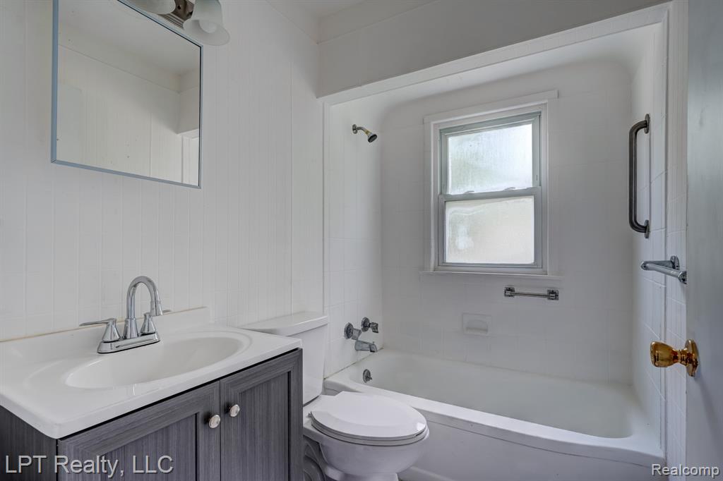 23038 Violet Street, Farmington, MI 48336 — Photo 13