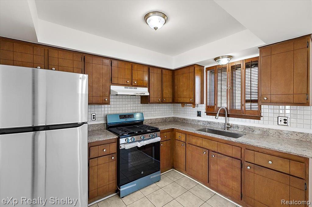 39622 UNIVERSITY Drive, Sterling Heights, MI 48310 — Photo 17