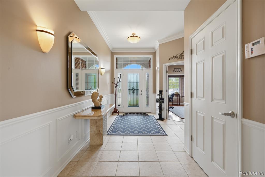 470 Delmar Court, Highland, MI — Photo 2