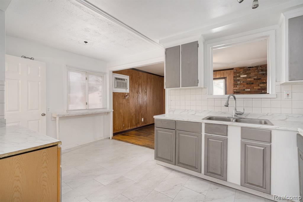 6585 Dolphin Street, Dearborn Heights, MI 48127 — Photo 8