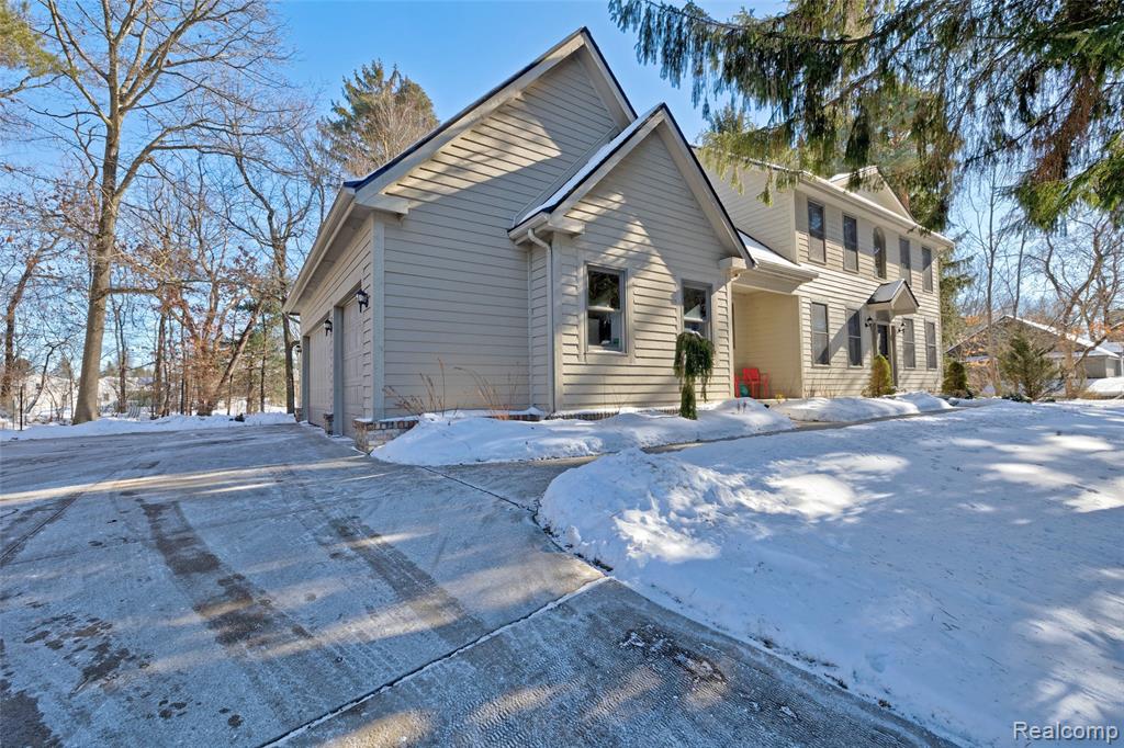 9619 Tree Top Court, Pinckney, MI, 48169