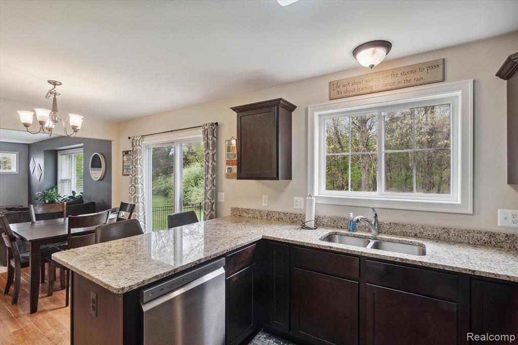 8378 MEADOW CREEK Lane, Pinckney, MI 48169 — Photo 12