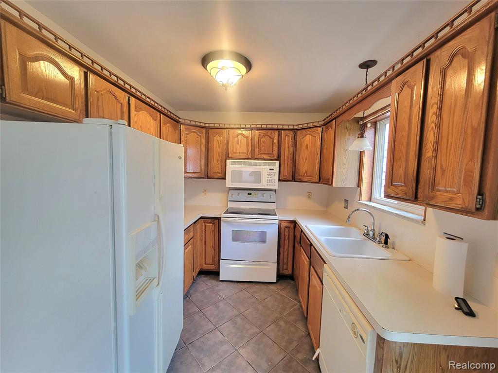 8527 State Park, Center Line, MI 48015 — Photo 11