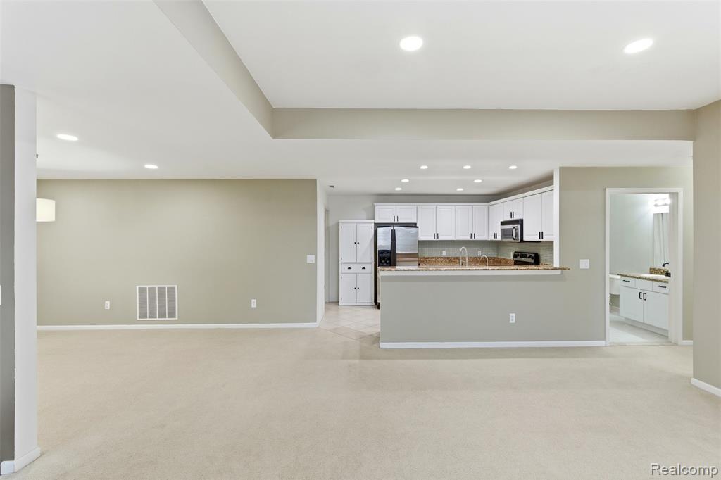 5259 Twin Oaks Drive, Sterling Heights, MI 48314 — Photo 8