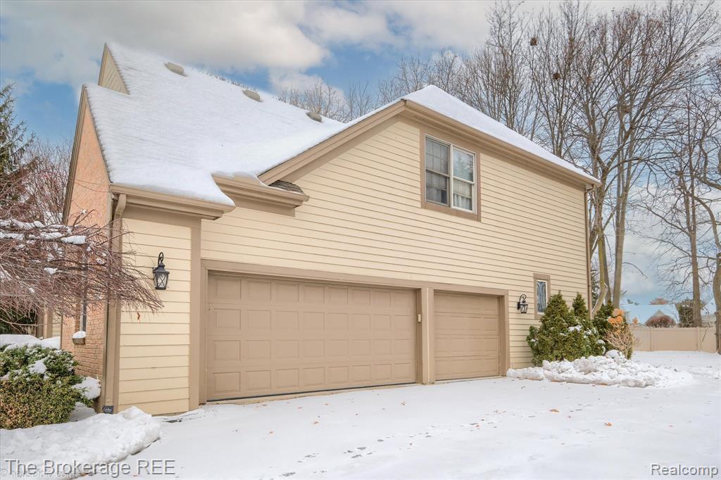 5475 Woodfield Parkway, Grand Blanc, MI 48439 — Photo 7