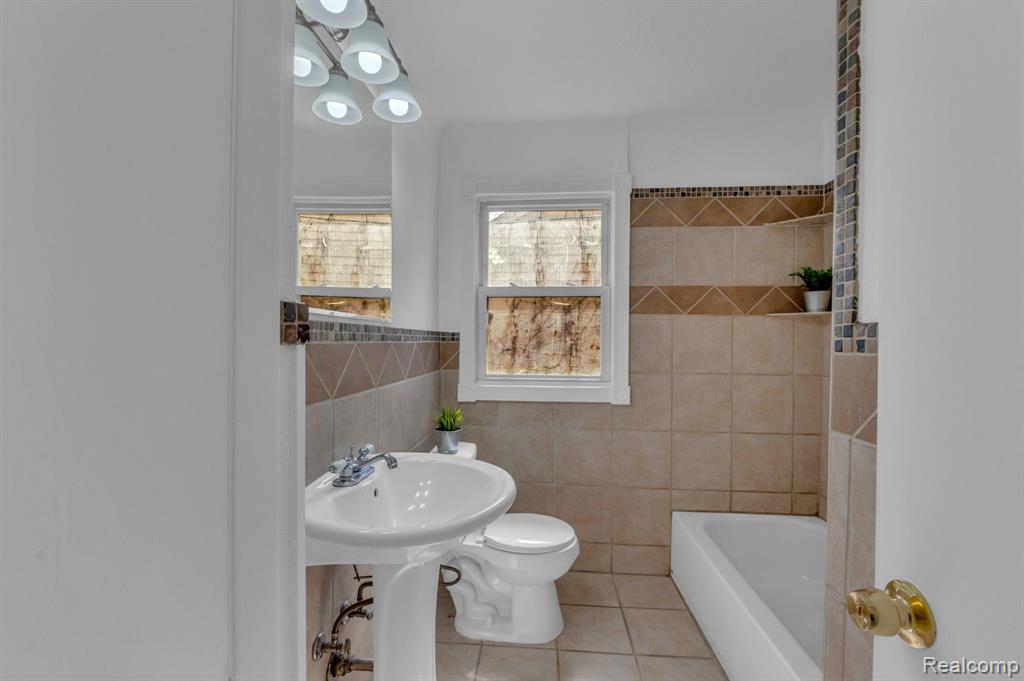8001 JACKSON Street, Taylor, MI 48180 — Photo 14