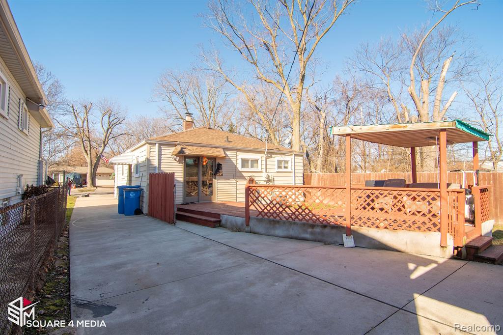 5621 HARDING Street, Dearborn Heights, MI 48125 — Photo 17