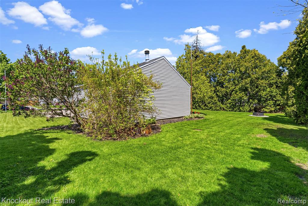 705 Burns Street, Essexville, MI 48732 — Photo 33