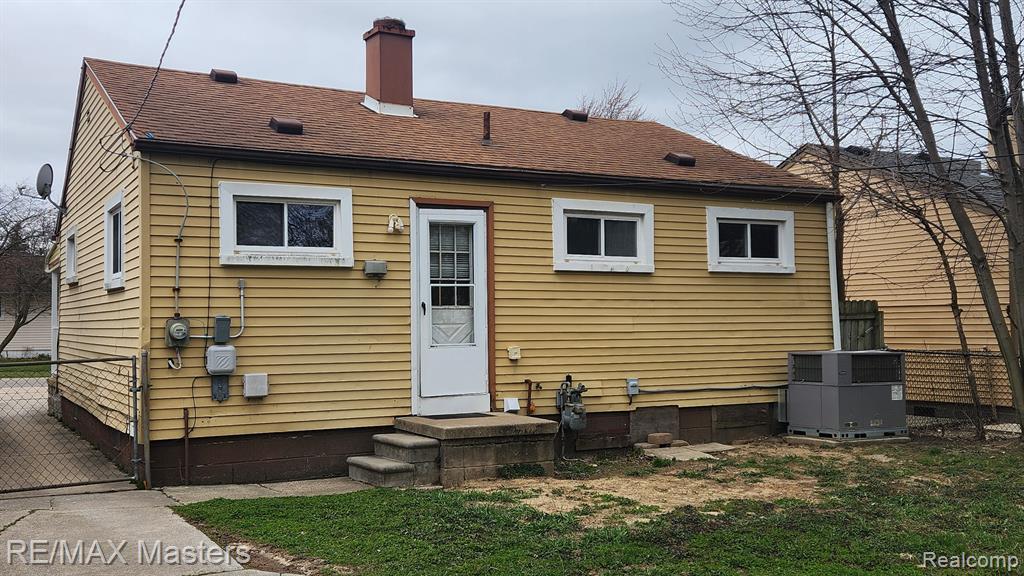 8267 OAK Street, Taylor, MI 48180 — Photo 17