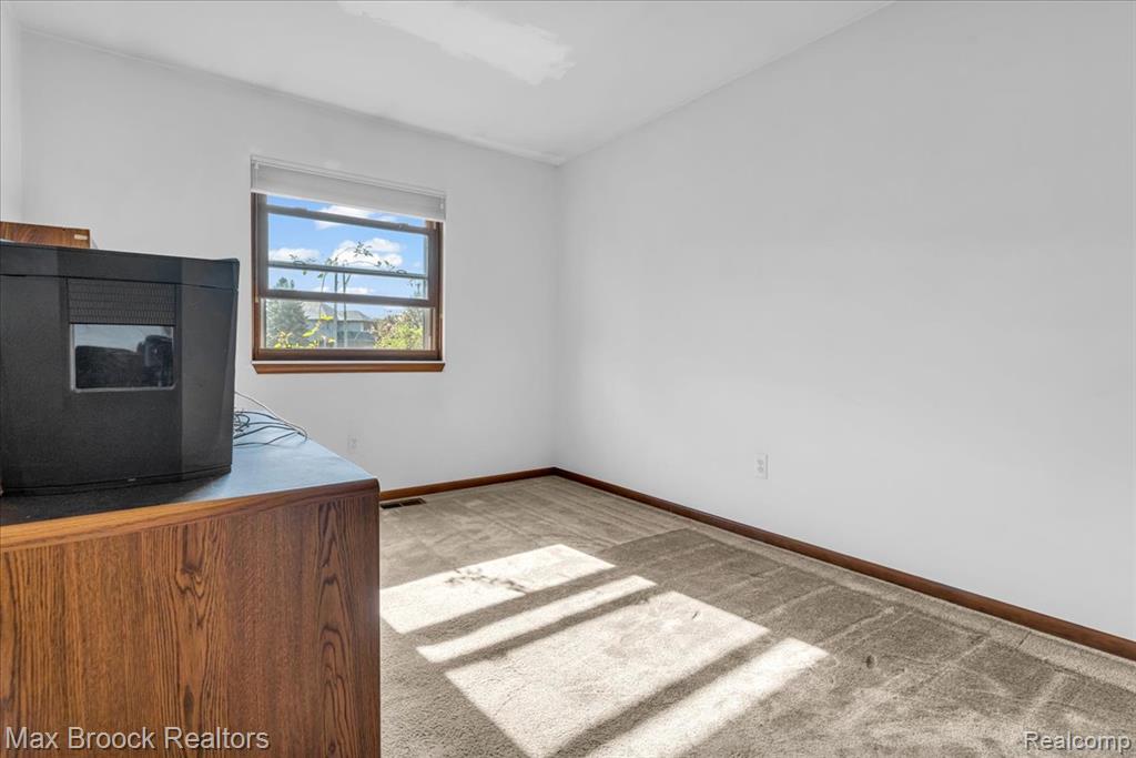 47685 Jefferson Avenue, Chesterfield, MI 48047 — Photo 16