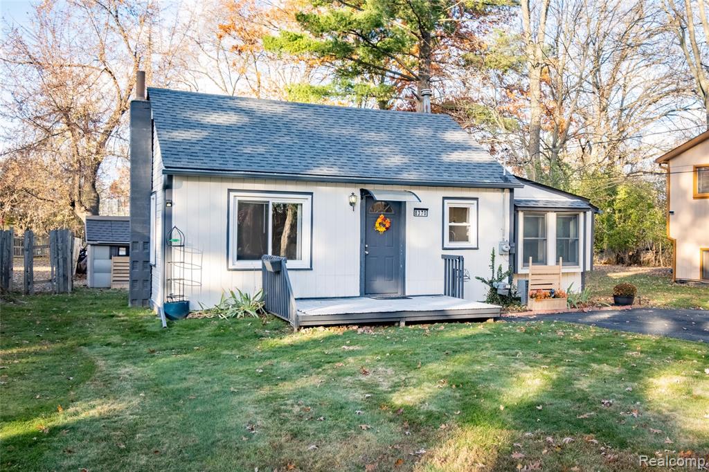8370 Arlis Street, Commerce Twp, MI 48382 — front exterior