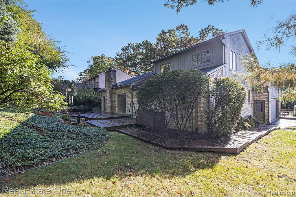 8323 FAWN VALLEY Drive, Clarkston, MI 48348 — Photo 28