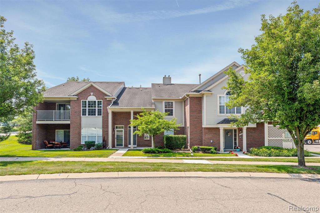1790 Flagstone Circle, Rochester, MI 48307 — Photo 2