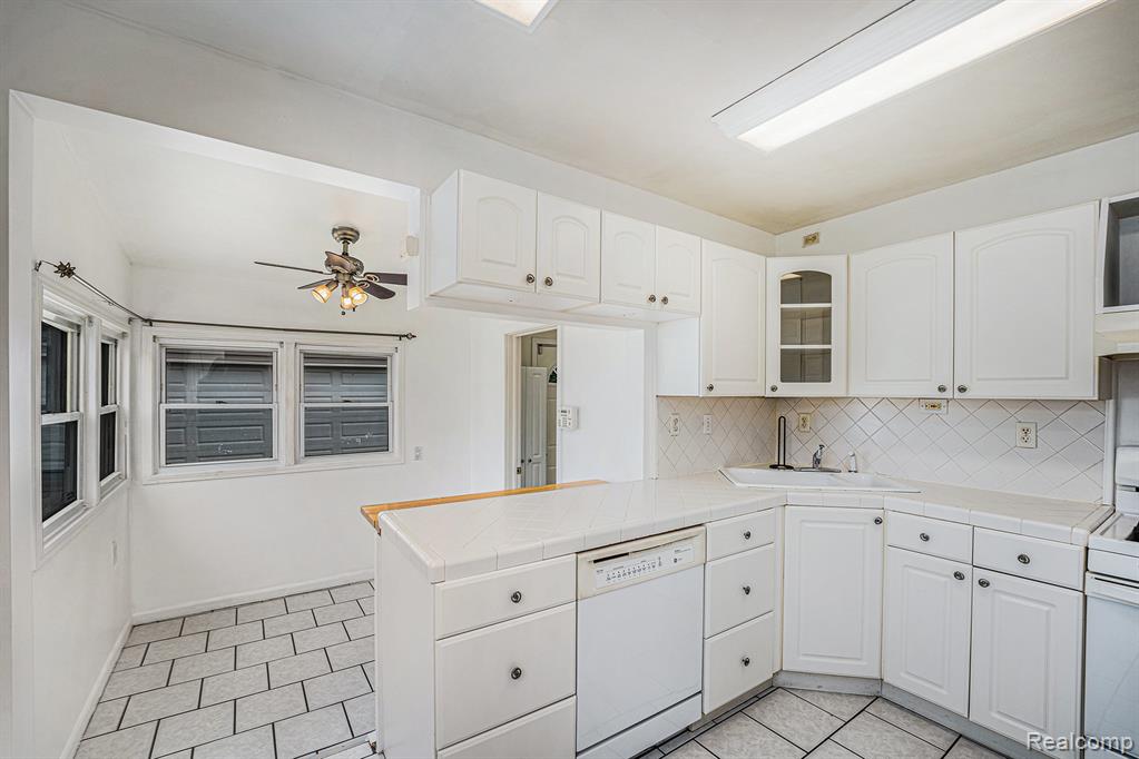 940 Mace Avenue, Madison Heights, MI 48071 — Photo 6