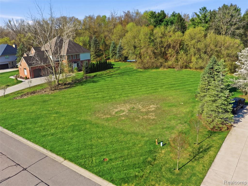 4672 Woodland Hills Drive, Rochester, MI 48306 — Photo 12
