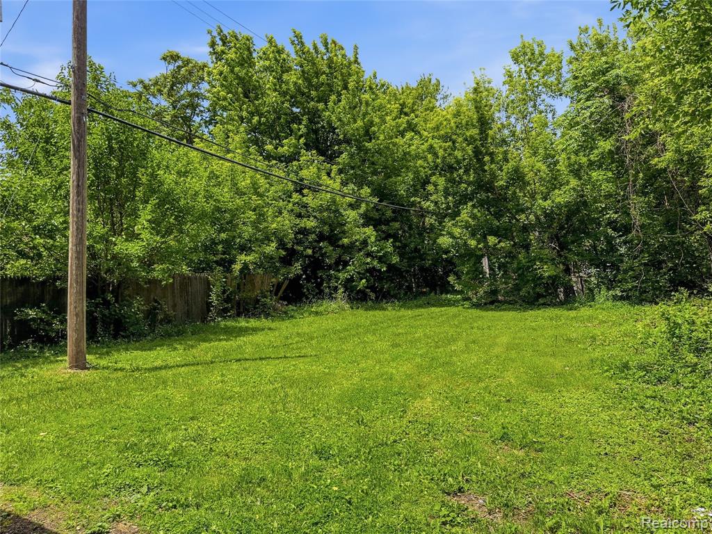 9325 E Warren Avenue, Detroit, MI 48214 — Photo 18