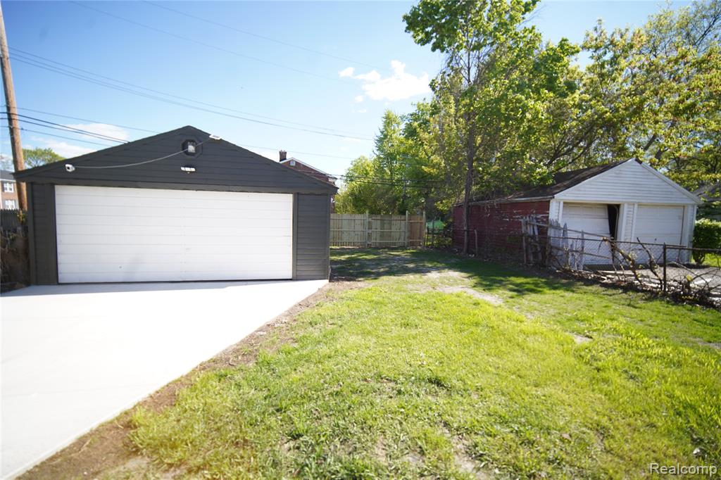 16047 W Chicago Street, Detroit, MI 48228 — Photo 30