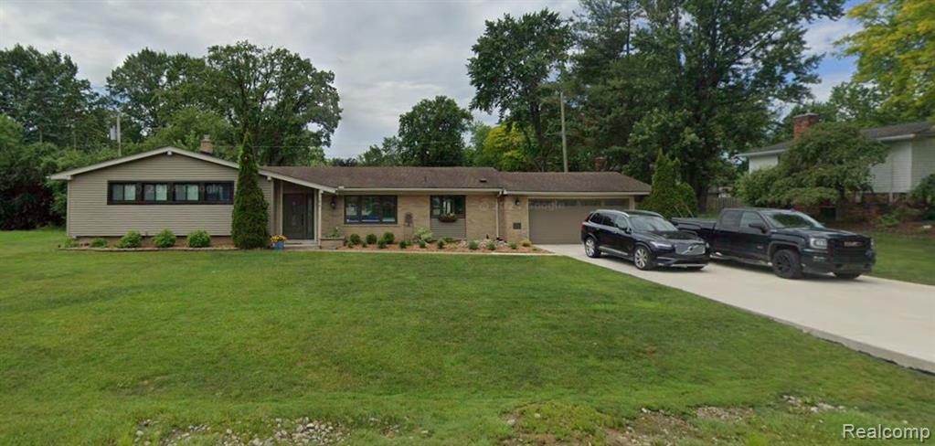 7070 Riverstone Road, West Bloomfield, MI — front exterior