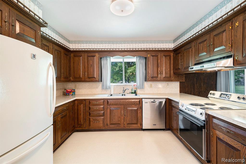 4046 S ELMS Road, Swartz Creek, MI 48473 — Photo 4