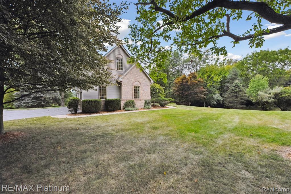 8872 Thornapple Drive, Pinckney, MI 48169 — Photo 14