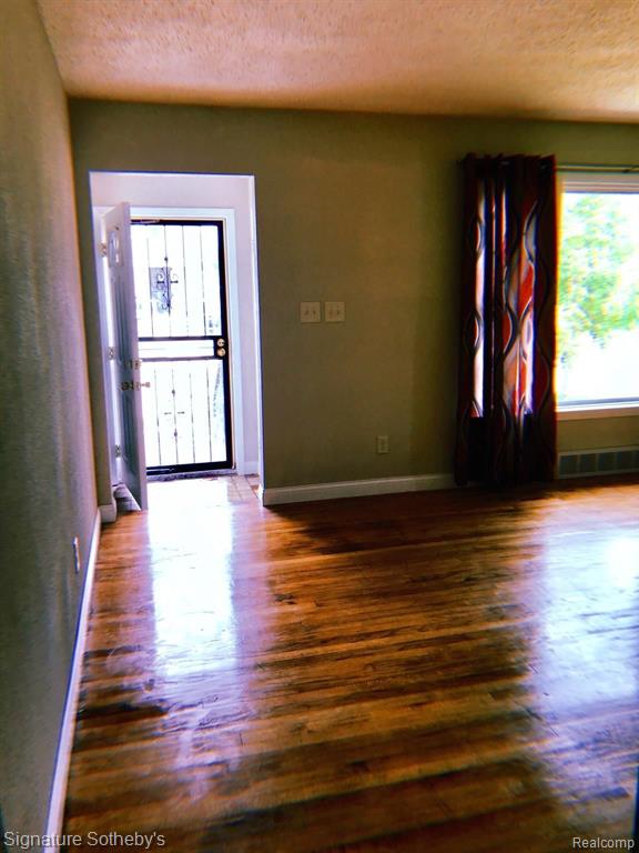 8310 BADGER Street, Detroit, MI 48213 — Photo 2