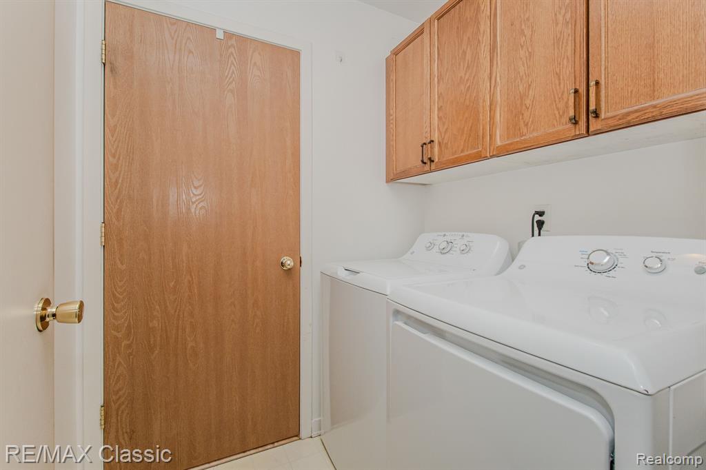 514 WINWOOD Circle, Walled Lake, MI 48390 — Photo 12