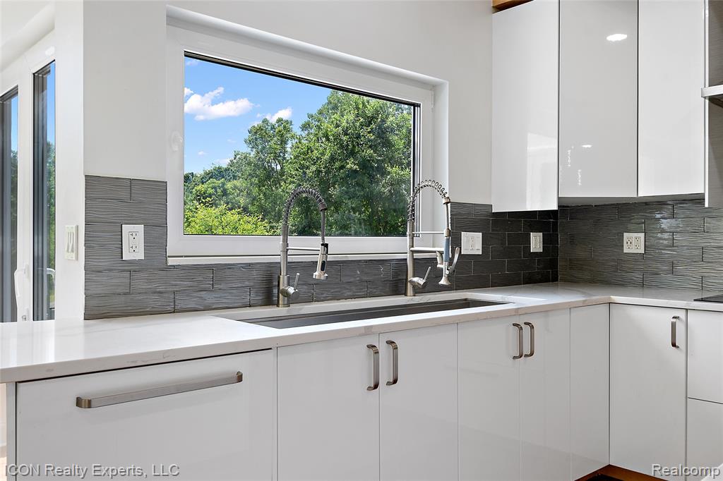 6727 Napier Road, Plymouth, MI 48170 — Photo 34