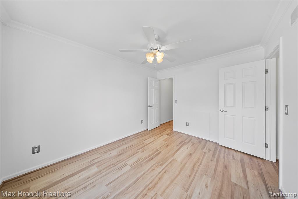 718 Claire Pointe Drive, 17, Saint Clair Shores, MI 48081 — Photo 13